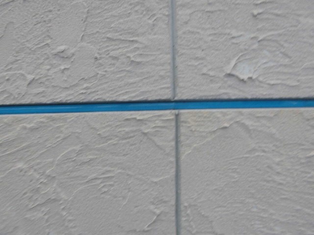 横目地のシーリング材を撤去